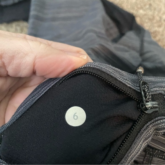 Lululemon Run: Inspire Crop II (Mesh) 21” in Cyber Stripe Deep Coal Black Sz 6 - Picture 5 of 11